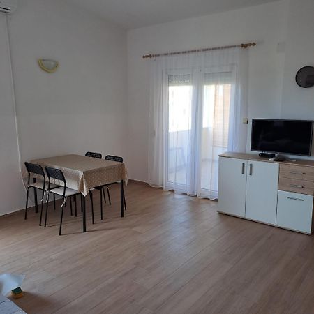 Apartments Cecilija Povljana Eksteriør bilde