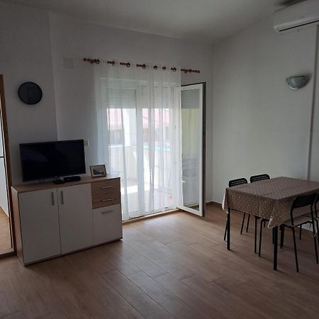 Apartments Cecilija Povljana Eksteriør bilde