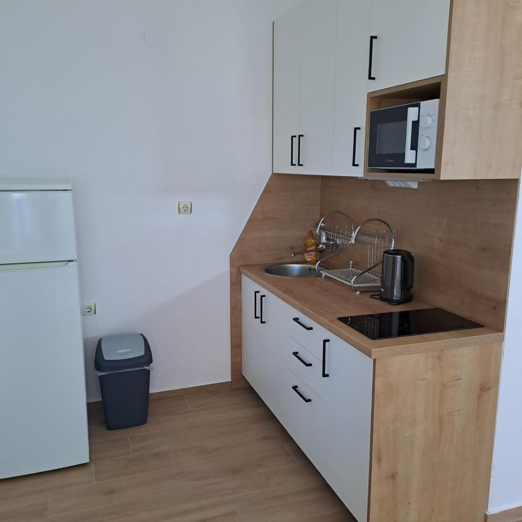 Apartments Cecilija Povljana Eksteriør bilde