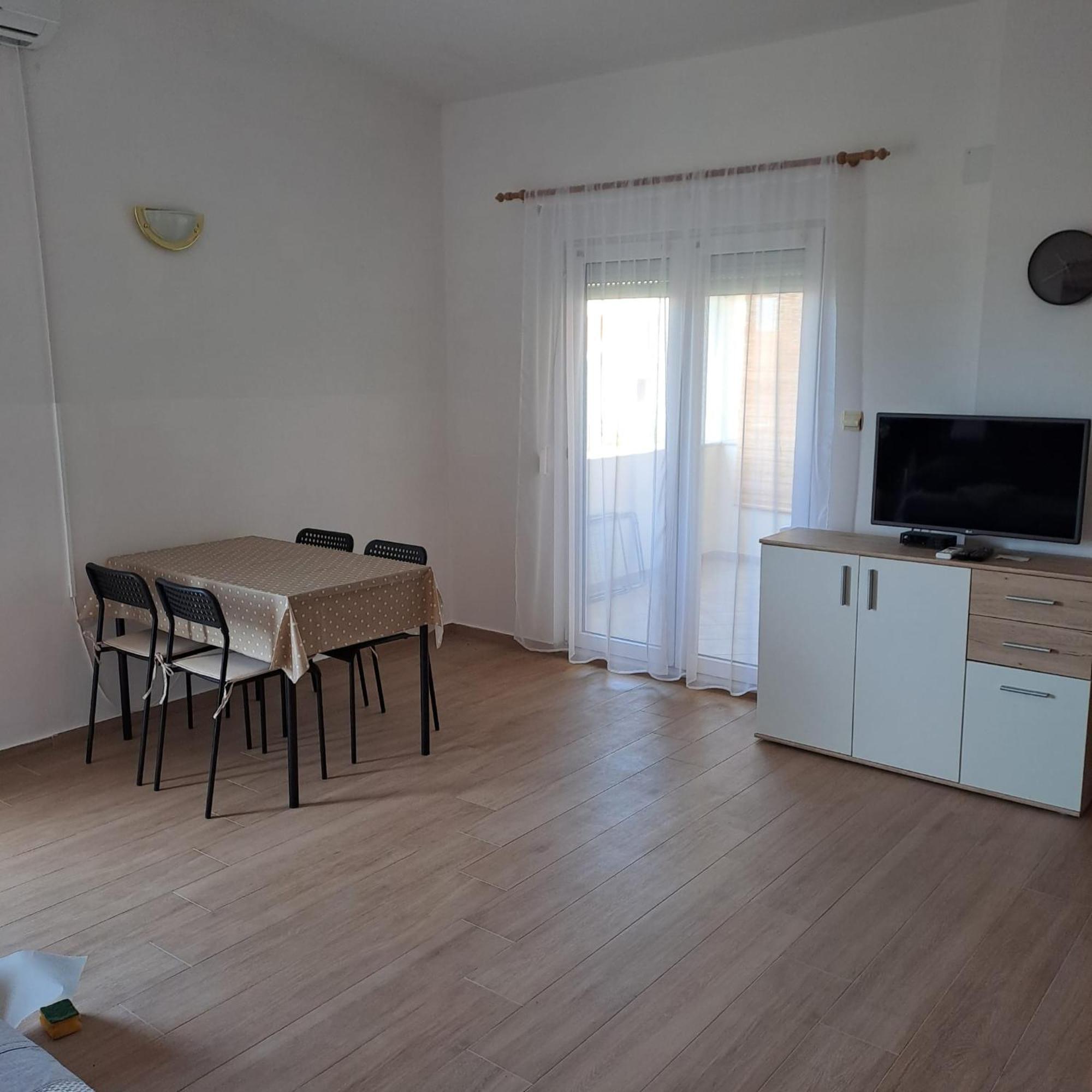 Apartments Cecilija Povljana Eksteriør bilde
