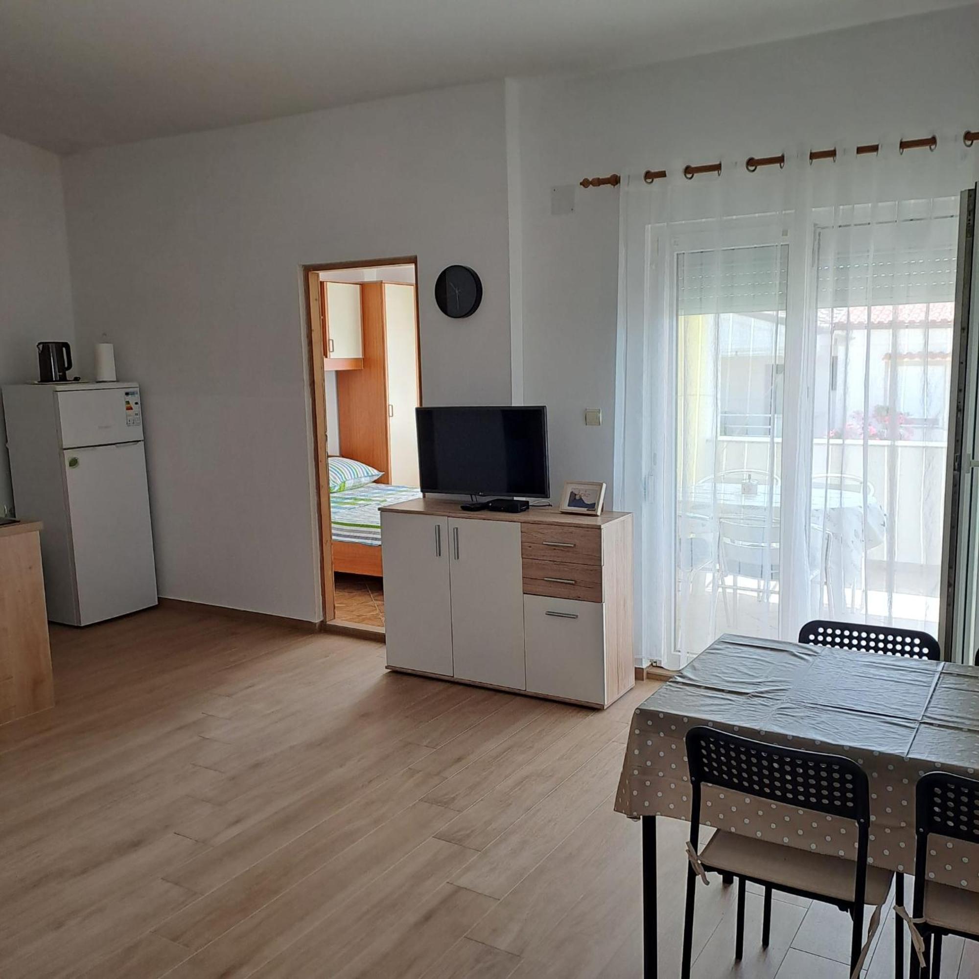 Apartments Cecilija Povljana Eksteriør bilde