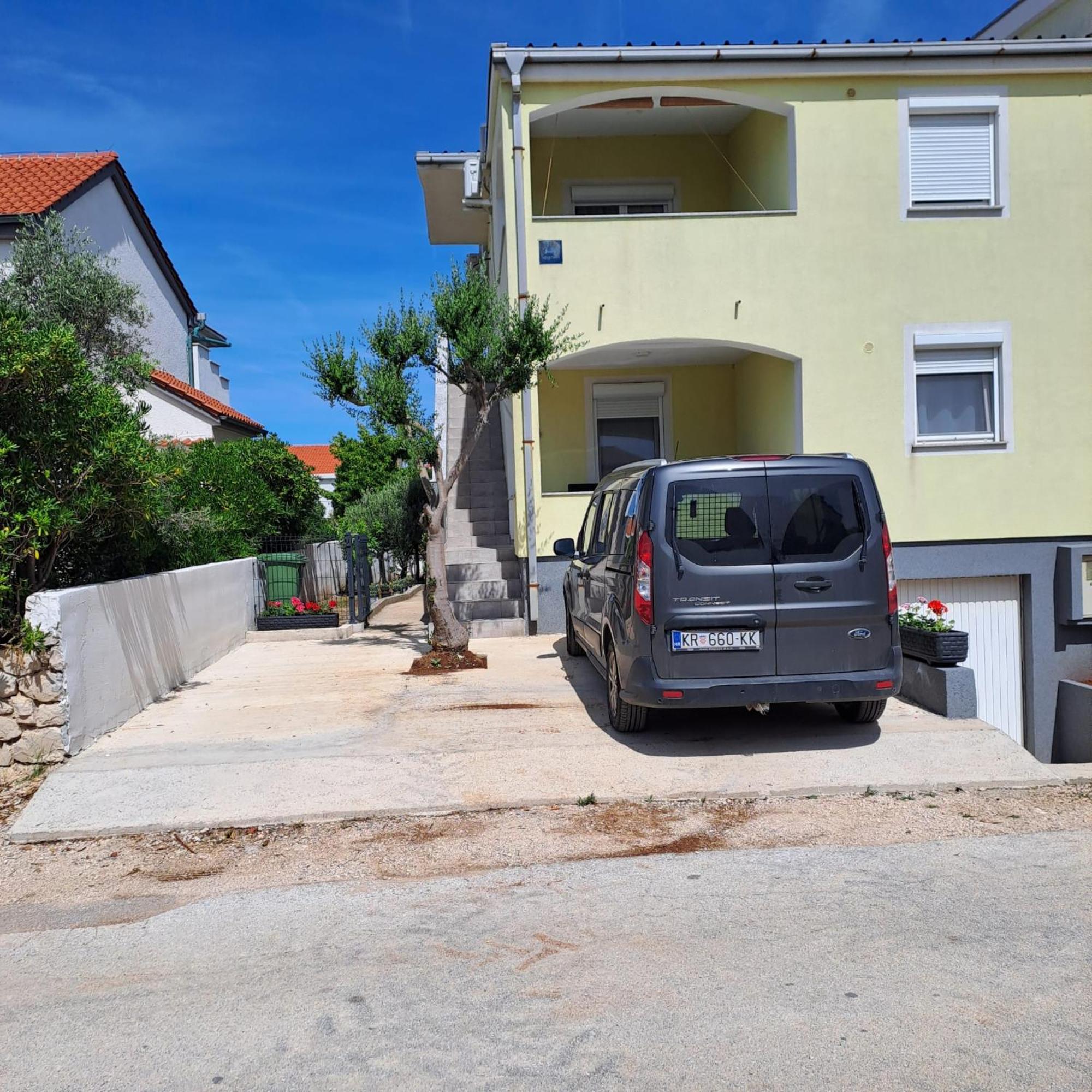 Apartments Cecilija Povljana Eksteriør bilde